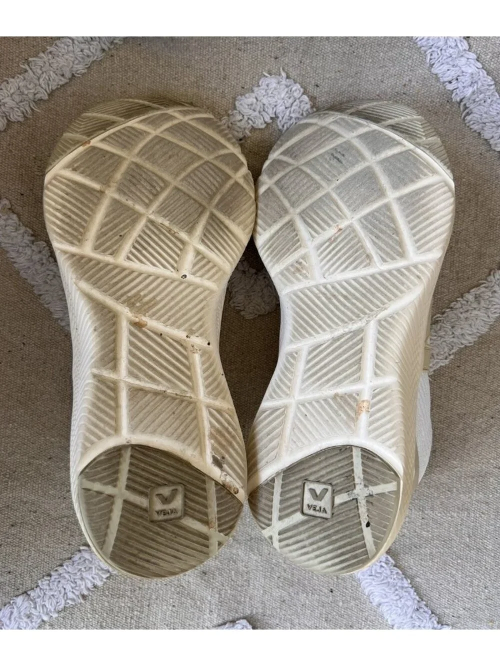 VEJA Women's White Mesh Lightweight Sneaker Size 41/US 10